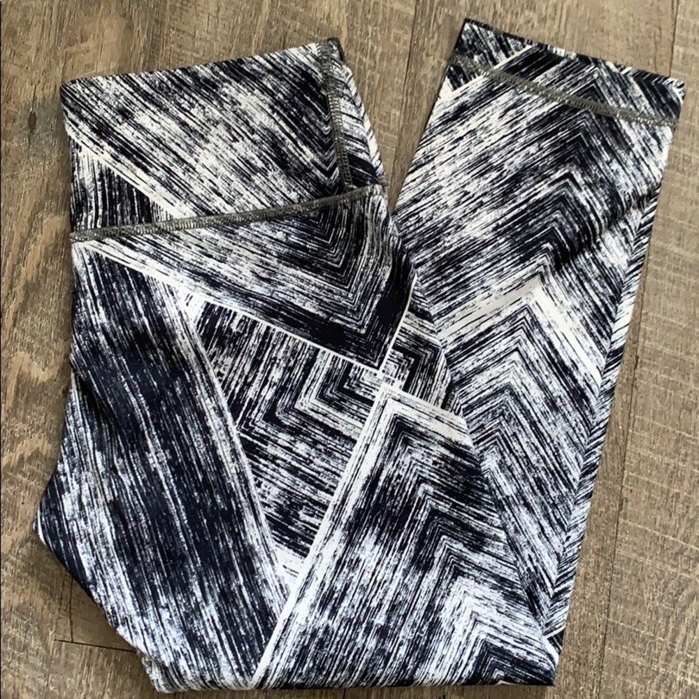 Women’s Lululemon cropped workout leggings